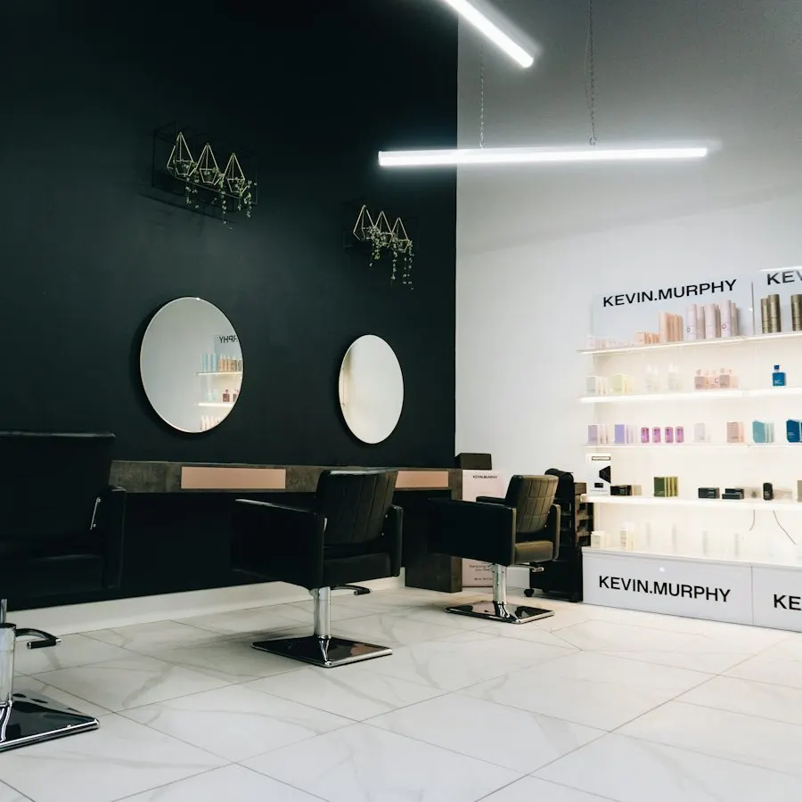Kırmızı Oje salon — Kuaför bölümü